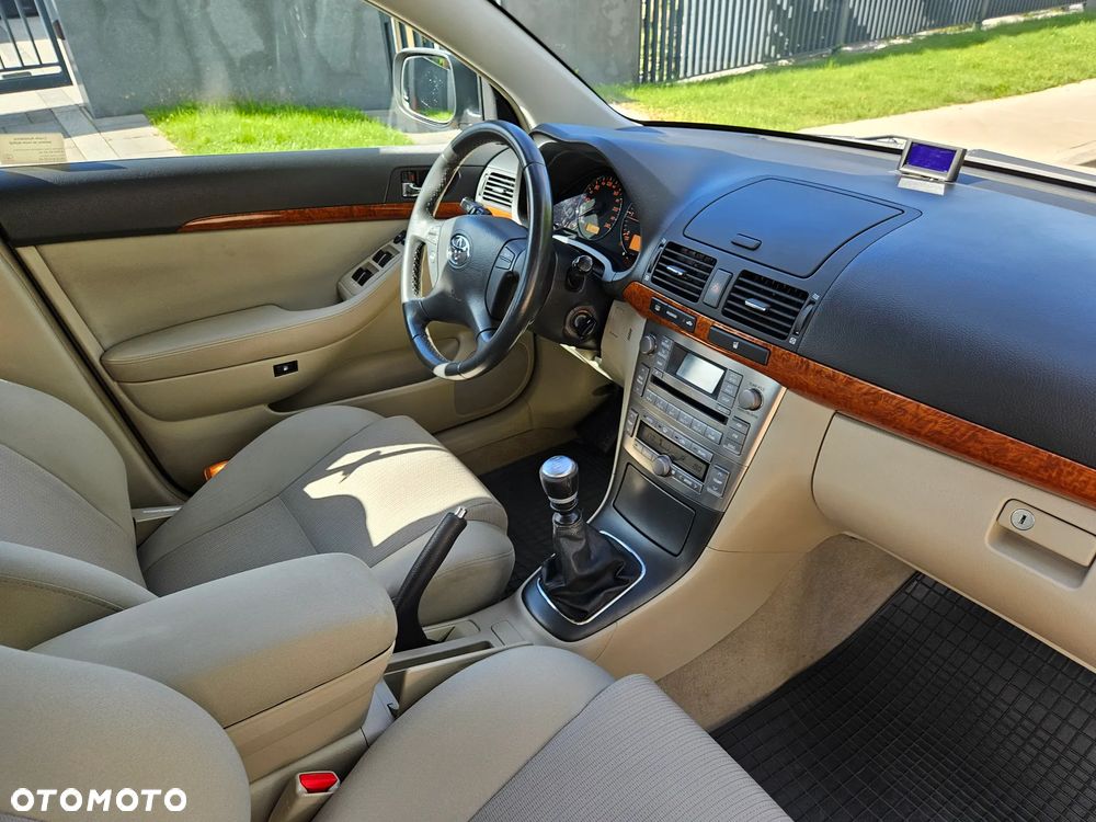 Toyota Avensis 2.0 D-4D Sol - 22