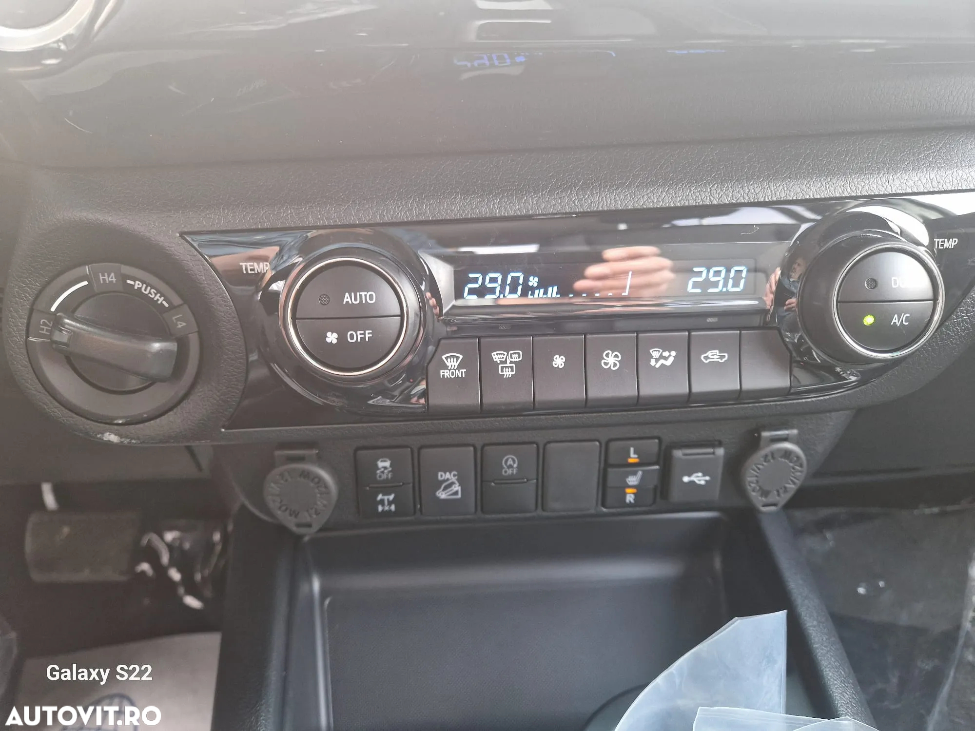 Toyota Hilux 2.8D 204CP 4x4 Double Cab AT MHEV Executive - 16