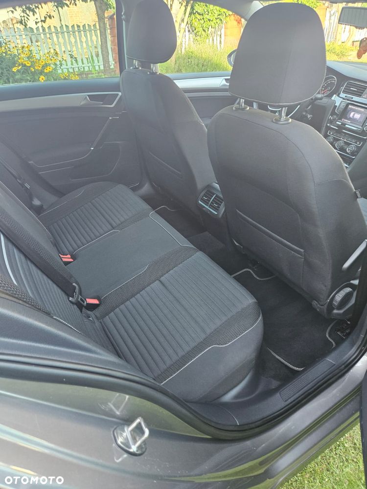Volkswagen Golf - 27