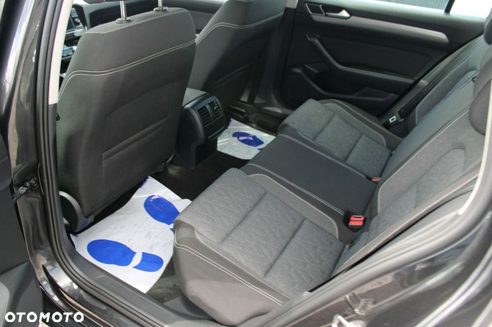 Volkswagen Passat - 15