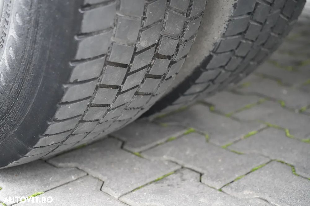 Renault D 210 / 4x2 / CONTAINER / 8,6 M / PODEA RESISTENTĂ / ELEVATOR DHOLLANDIA - 19