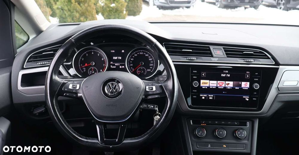 Volkswagen Touran - 19