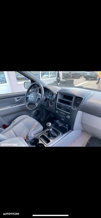 Dezmembrez Kia Sorento - 3