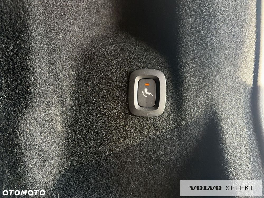 Volvo XC 60 B5 B AWD Plus Dark - 32