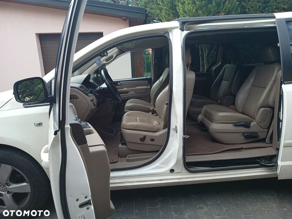 Volkswagen Routan - 13