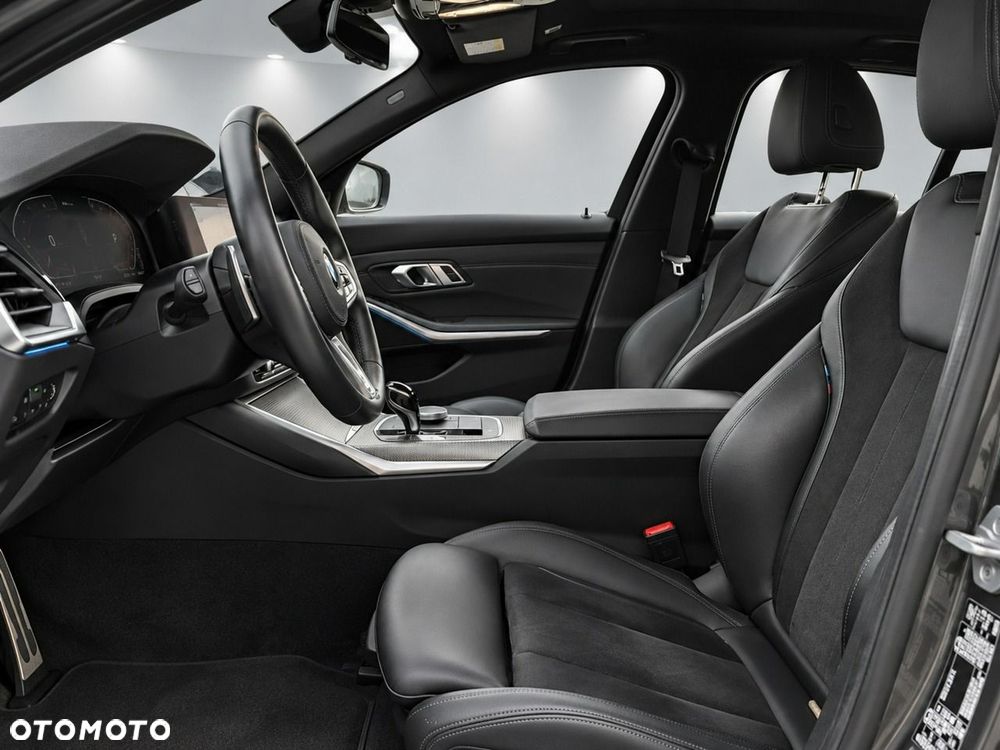 BMW Seria 3 330e M Sport - 4