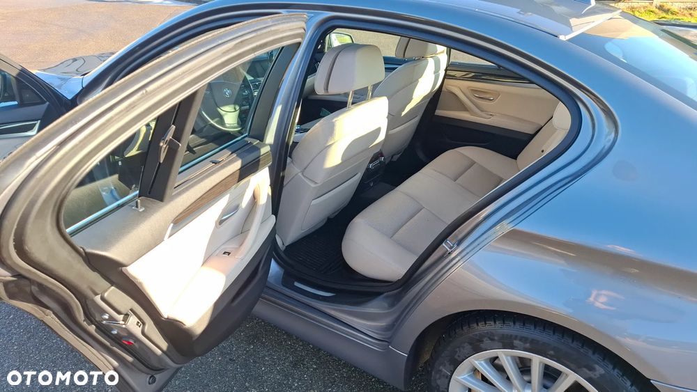 BMW Seria 5 535i xDrive - 10