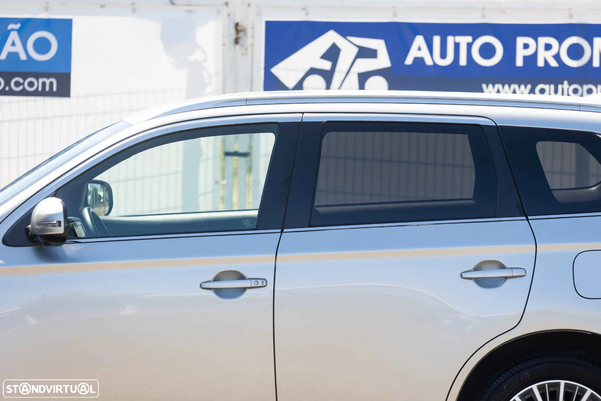 Mitsubishi Outlander 2.0 PHEV Instyle - 14