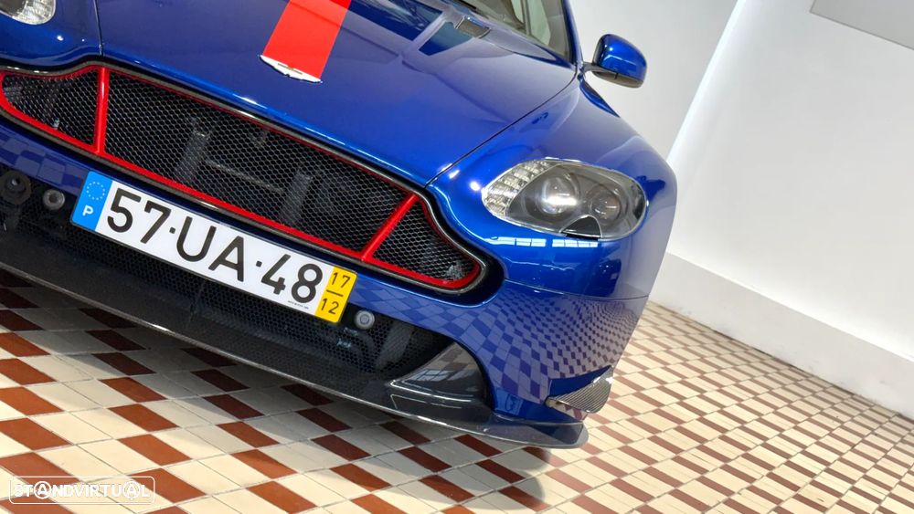 Aston Martin Vantage Coupe - 14