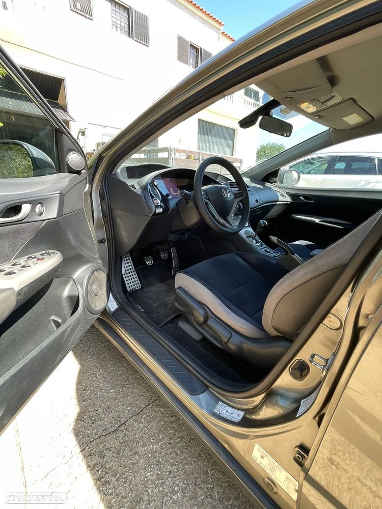 Honda Civic 1.8 Executive - 4
