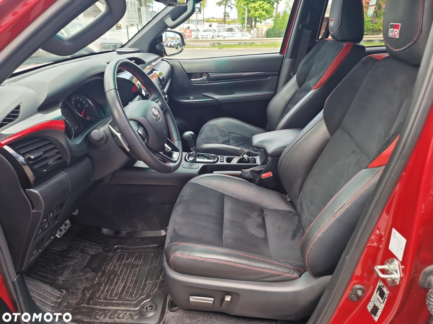 Toyota Hilux 2.8 D-4D Double Cab GR Sport 4x4 - 11