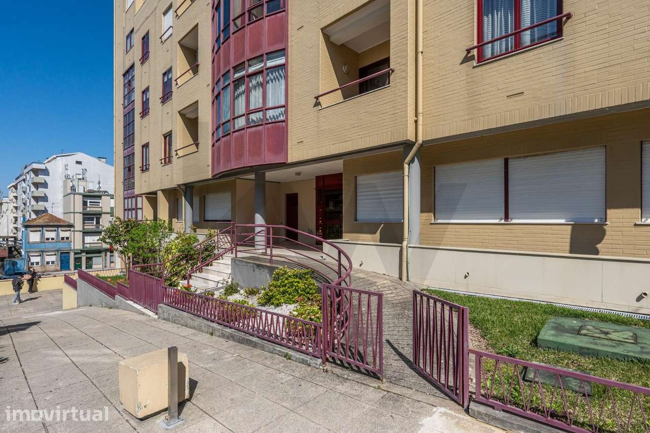 Apartamento T4 transformado em T3 - Grande imagem: 3/35