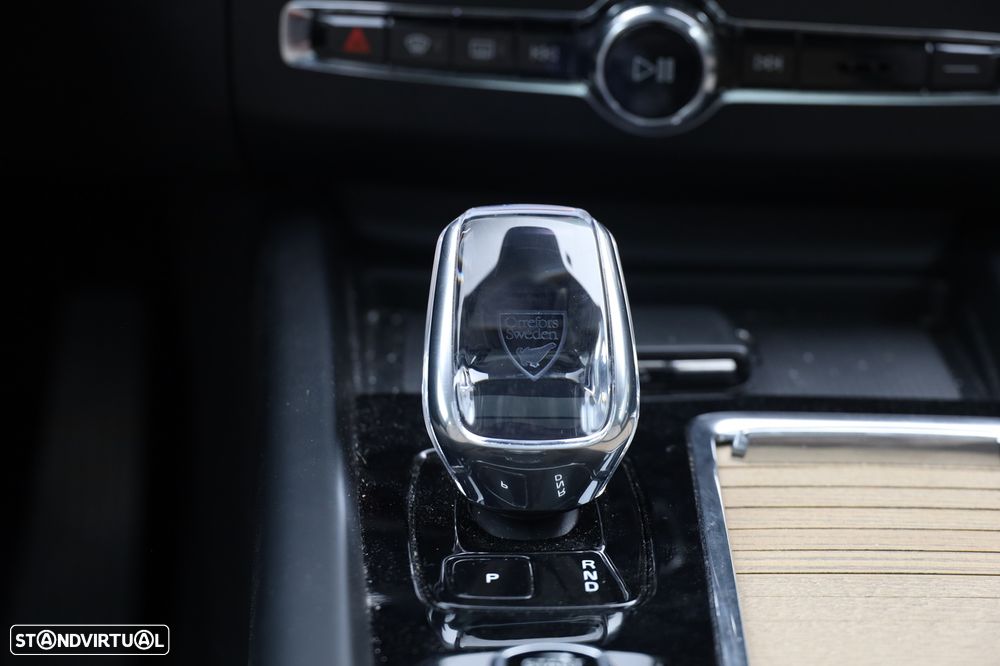 Volvo XC 60 2.0 T6 PHEV Plus Dark AWD - 22