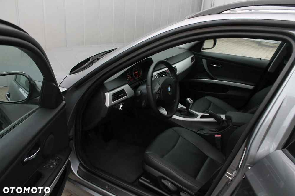BMW Seria 3 318d DPF Edition Exclusive - 28