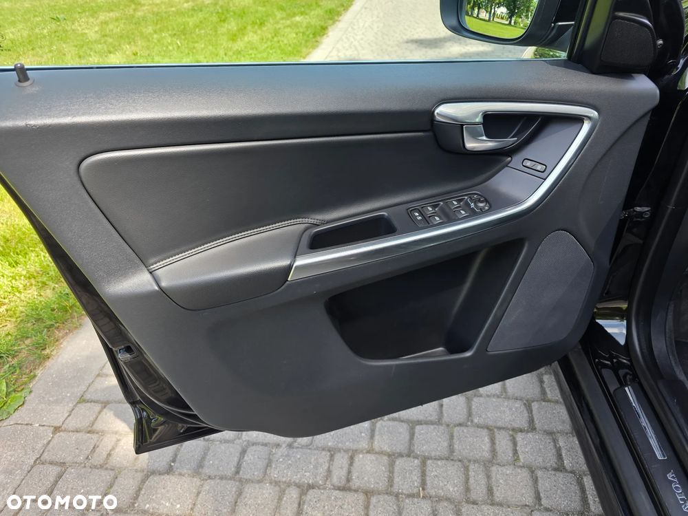 Volvo XC 60 D4 Geartronic Summum - 17