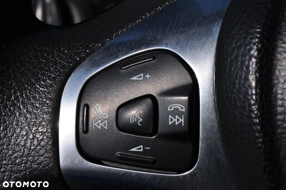 Ford Fiesta 1.0 EcoBoost S&S COOL&CONNECT - 11