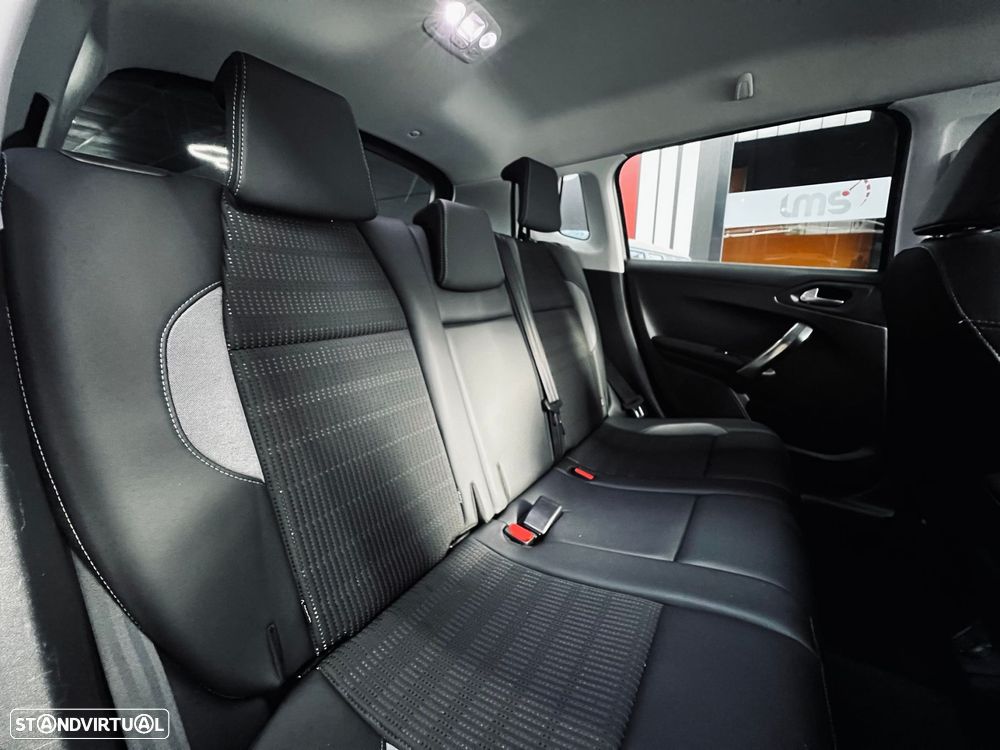 Peugeot 2008 1.2 PureTech Allure - 13
