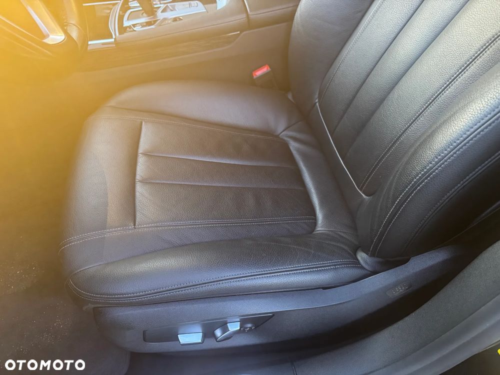 BMW Seria 7 740i - 13