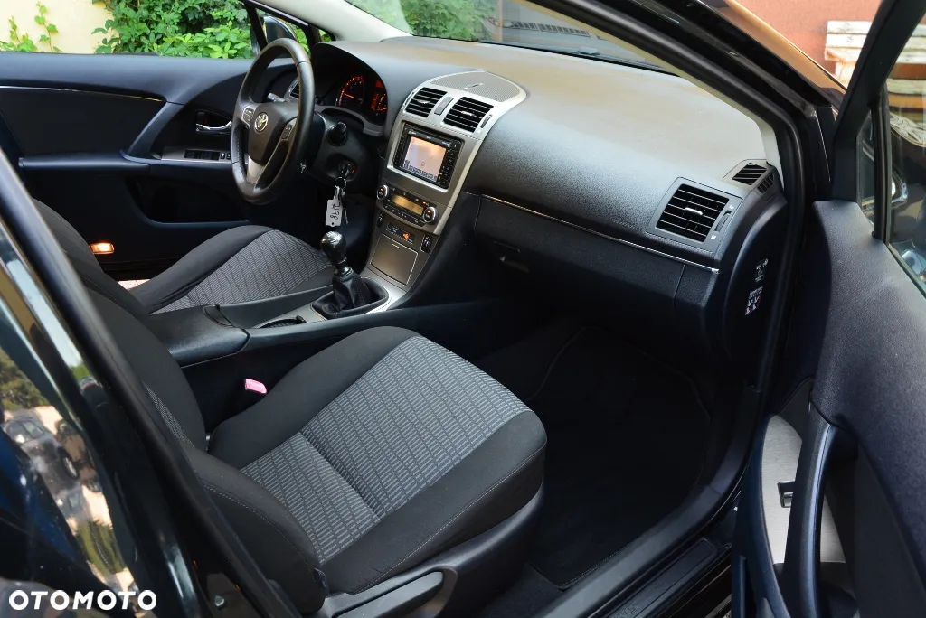 Toyota Avensis 1.8 Sol plus NAVI - 21