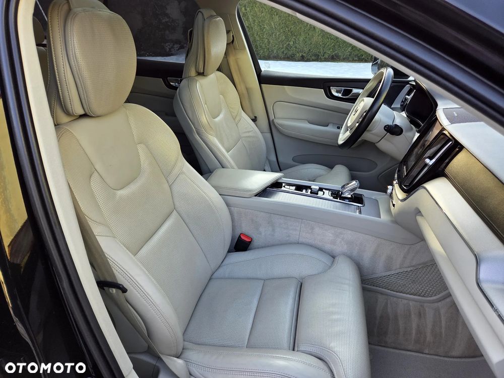 Volvo XC 60 D5 AWD Geartronic Inscription - 24