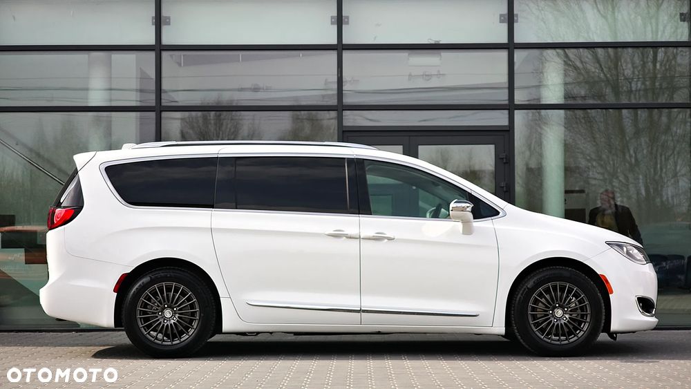 Chrysler Pacifica - 10