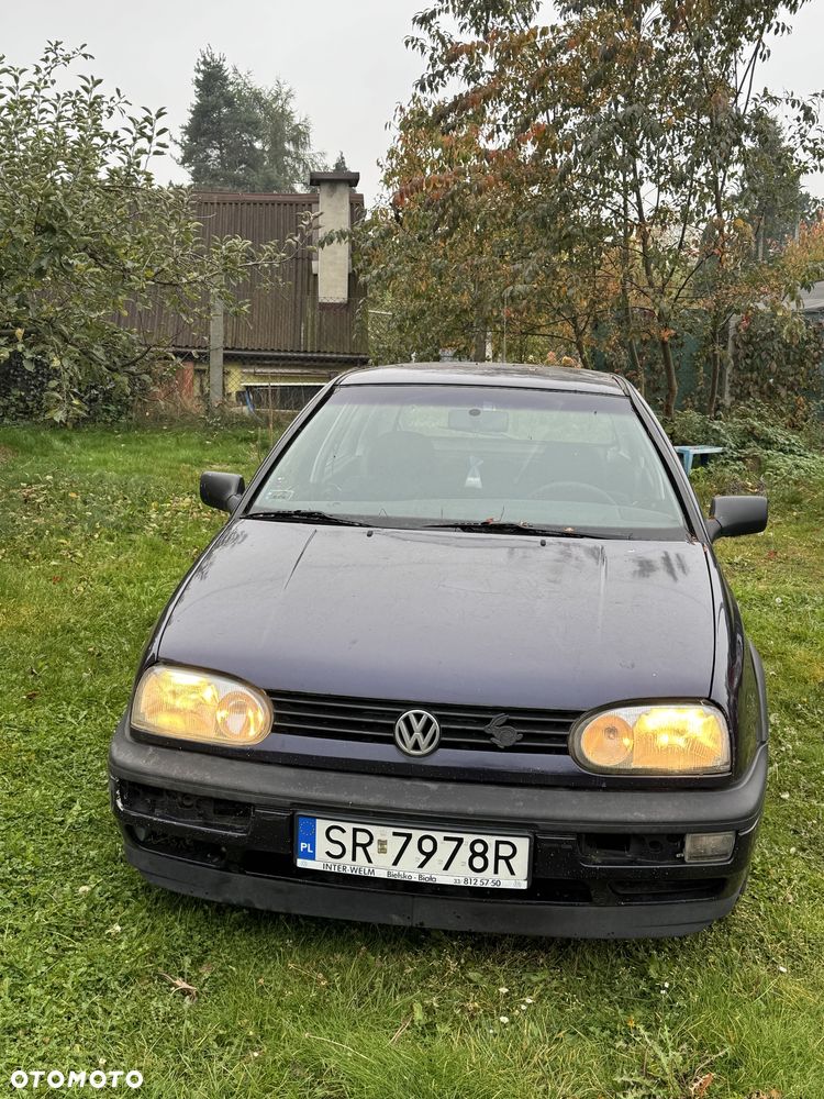 Volkswagen Golf - 1