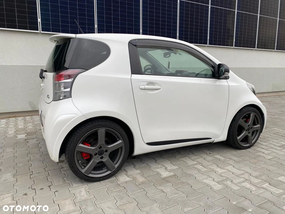 Toyota iQ - 7