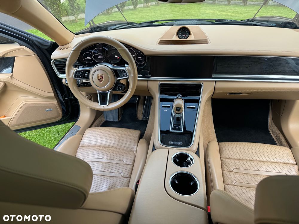 Porsche Panamera 4S - 13
