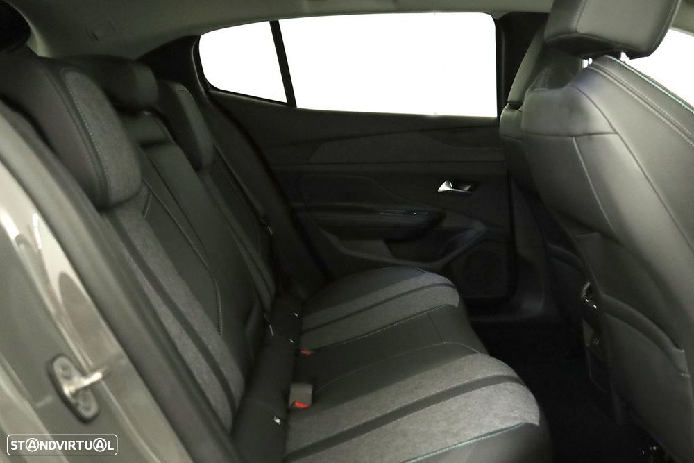 Peugeot 408 1.6 Hybrid Allure e-EAT8 - 23