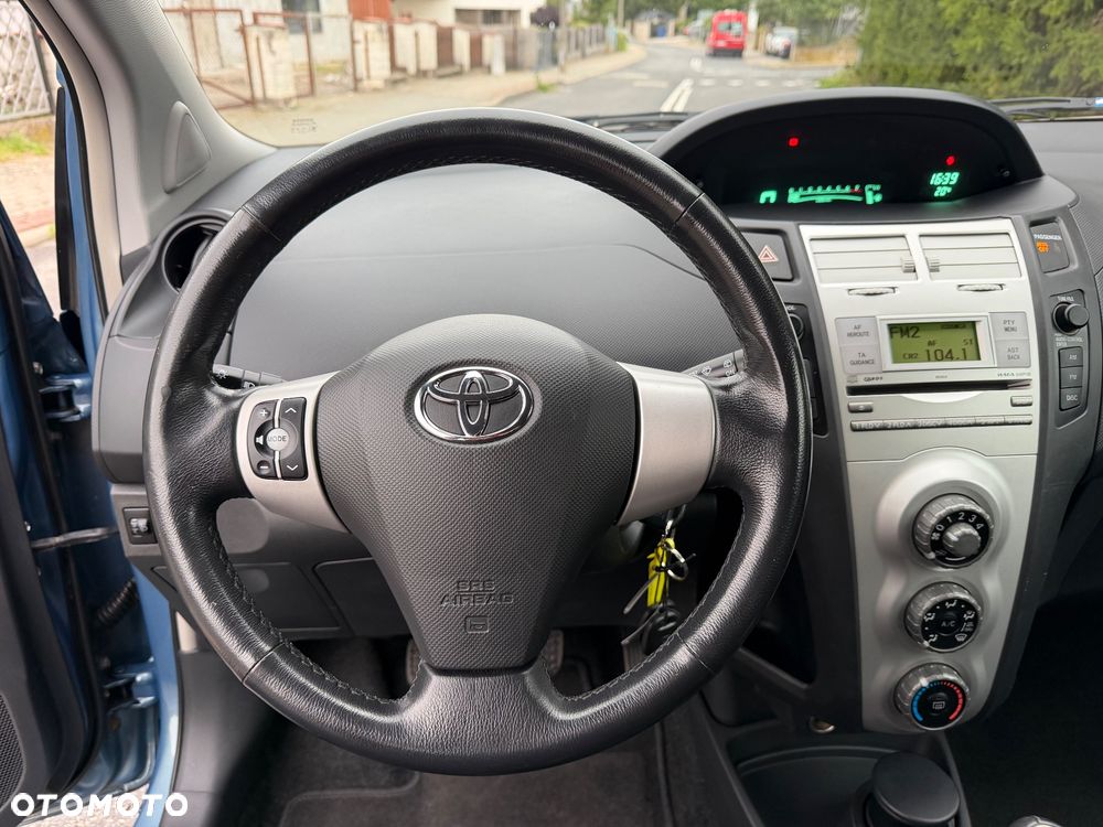 Toyota Yaris 1.3 Blue - 19