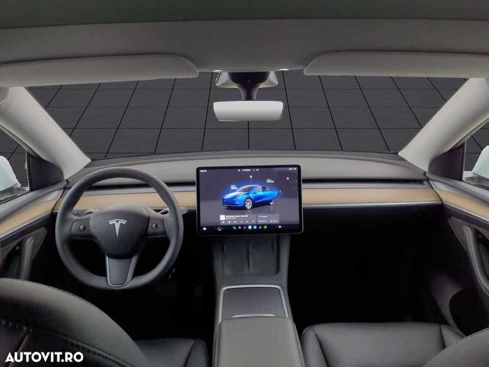 Tesla Model Y - 2