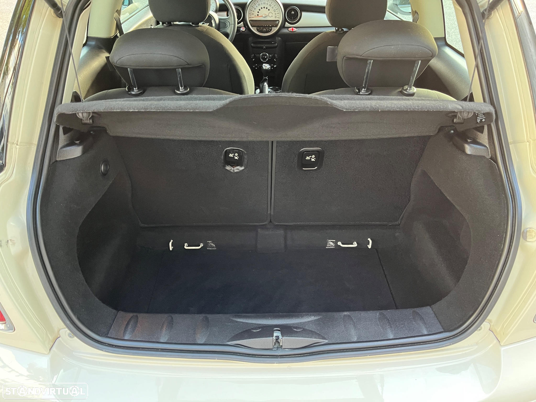 MINI 3 Portas One D - 17
