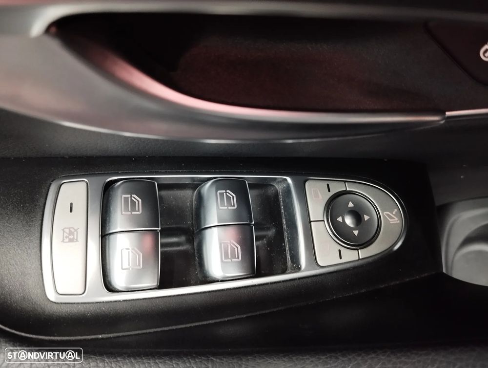 Mercedes-Benz E 300 de AMG Line - 19