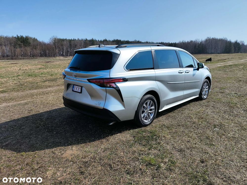Toyota Sienna - 11