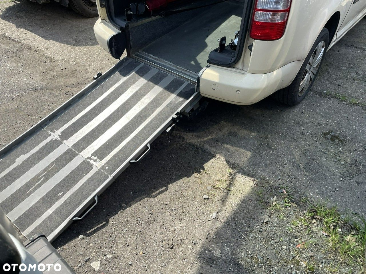 Volkswagen Caddy 2.0 TDI (7-Si.) Edition 30 - 16