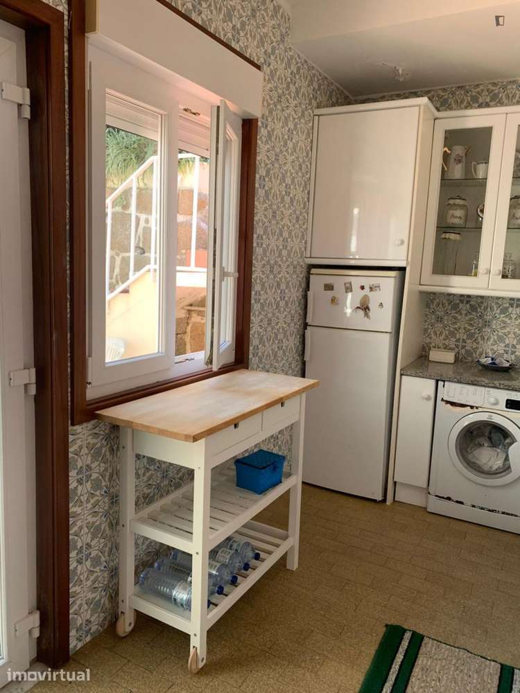 Quarto - localizado em Santa Marinha Porto - Grande imagem: 3/9