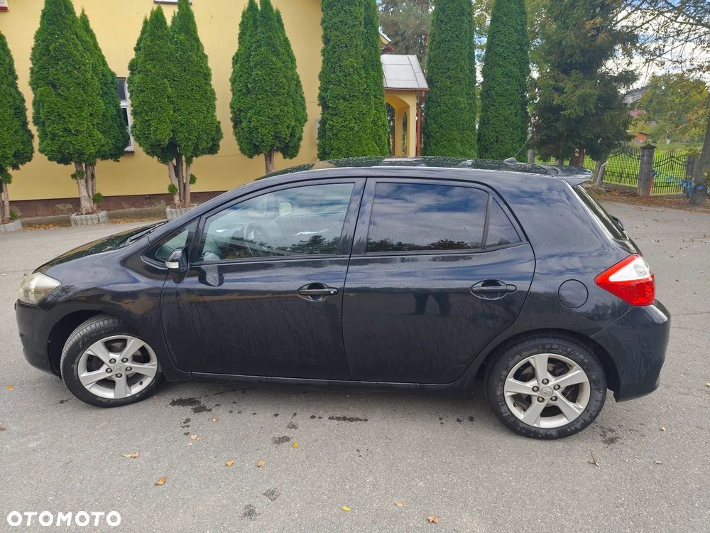 Toyota Auris 2010 photo 4