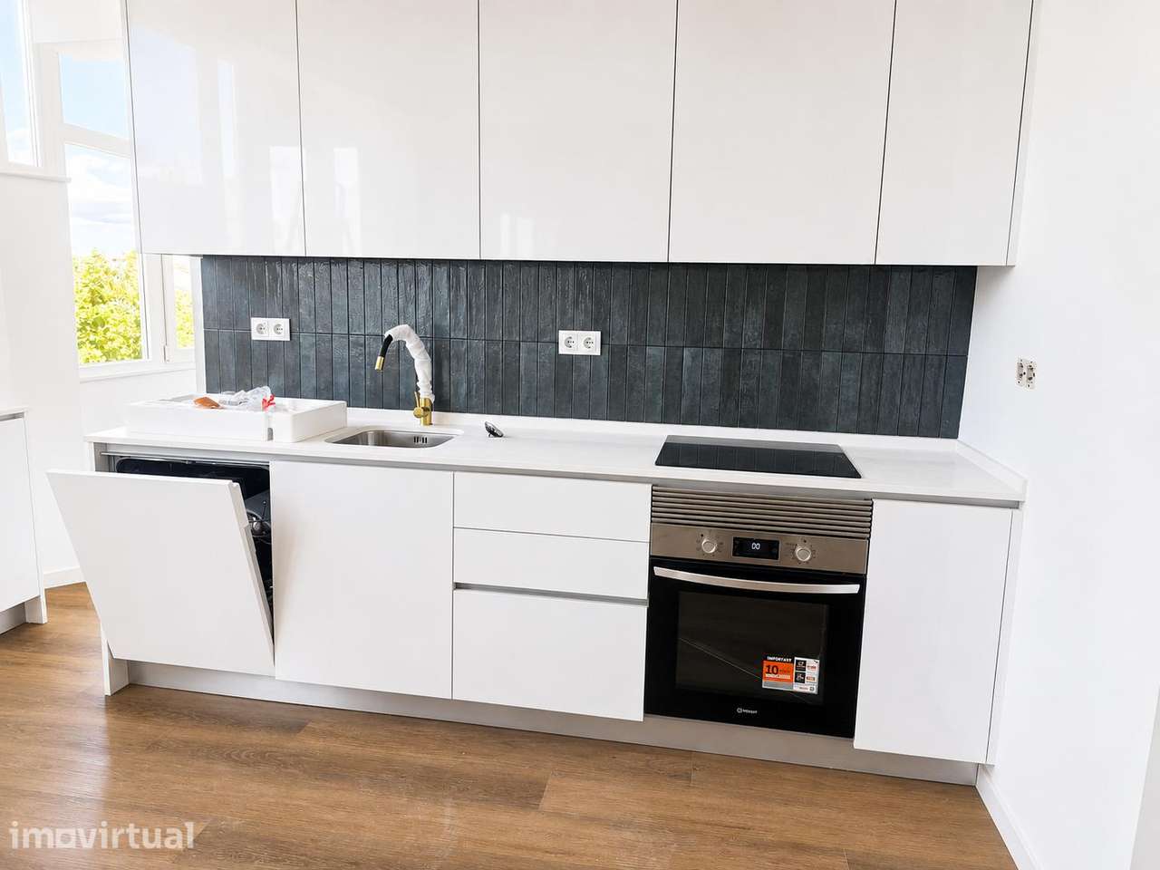 Apartamento T2 Renovado com Cozinha Equipada e Duas Frentes – Amadora - Grande imagem: 5/24