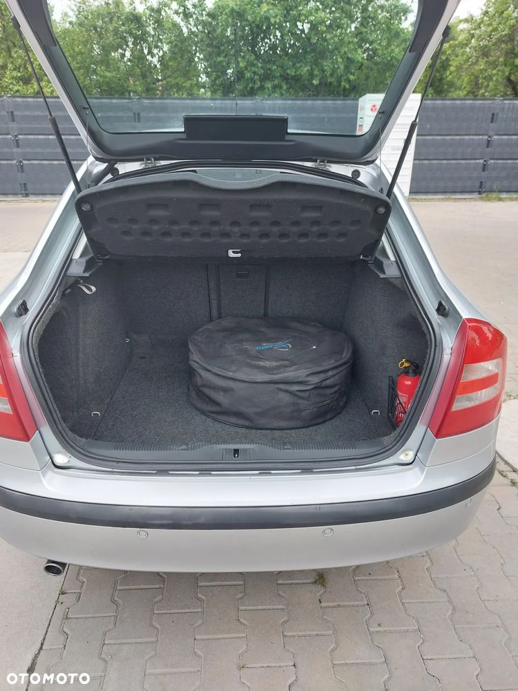 Skoda Octavia 1.6 Ambiente - 9