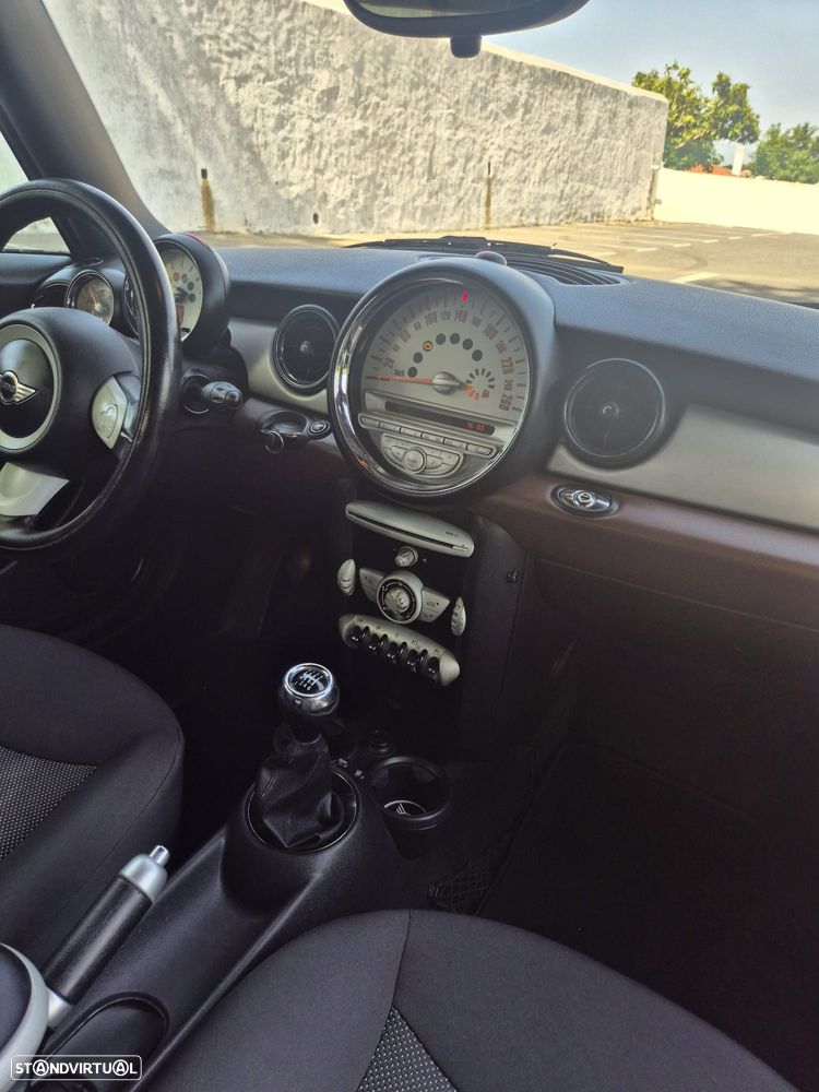 MINI Cabrio Cooper - 16