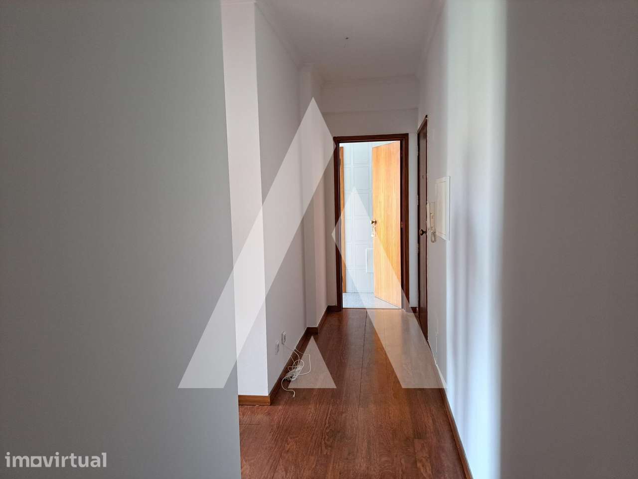 Apartamento T2 parcialmente remodelado no centro de Ílhavo - Grande imagem: 4/13