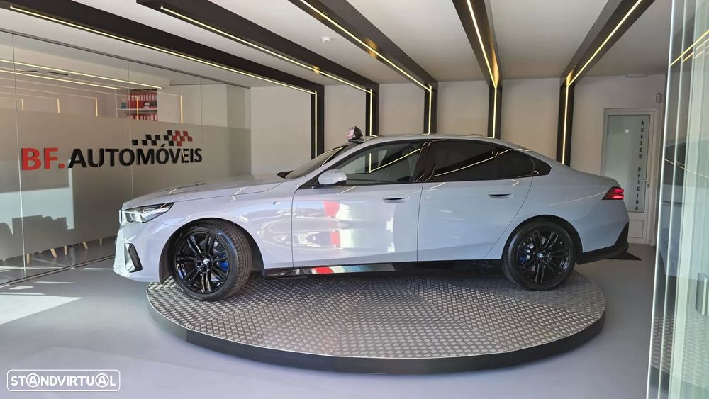 BMW 520 d Pack Desportivo M - 15