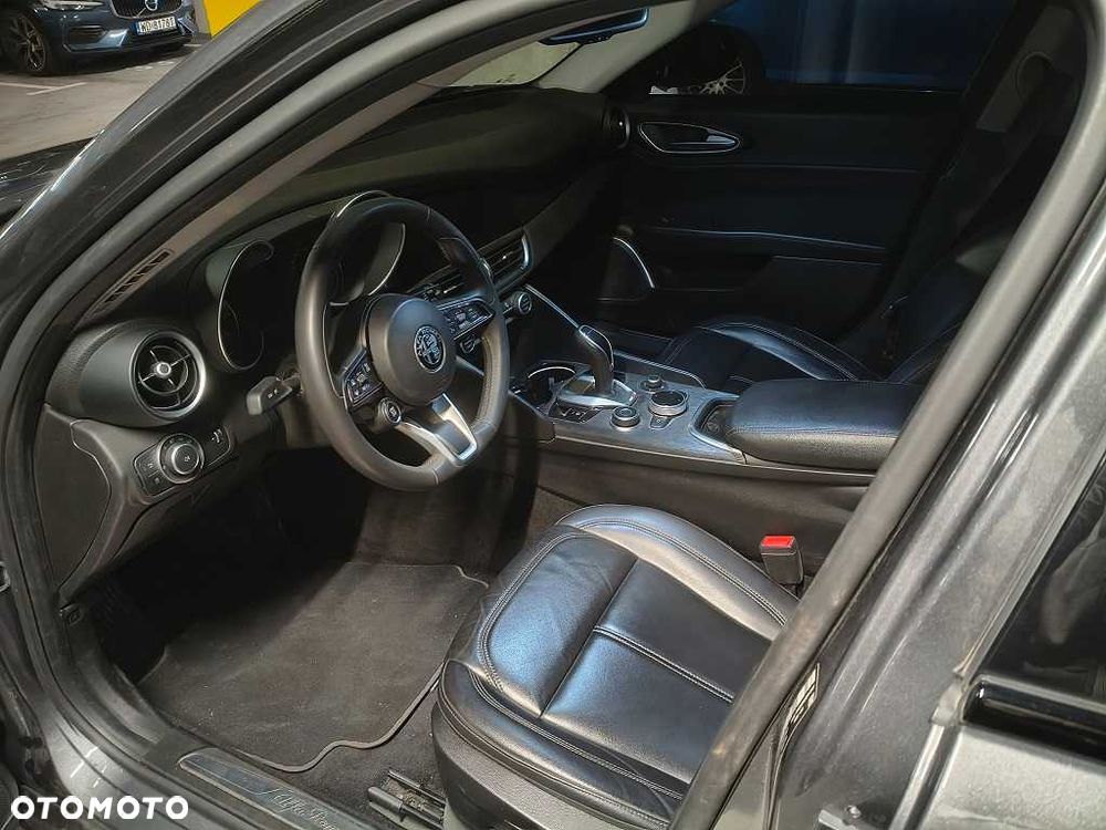 Alfa Romeo Giulia - 5