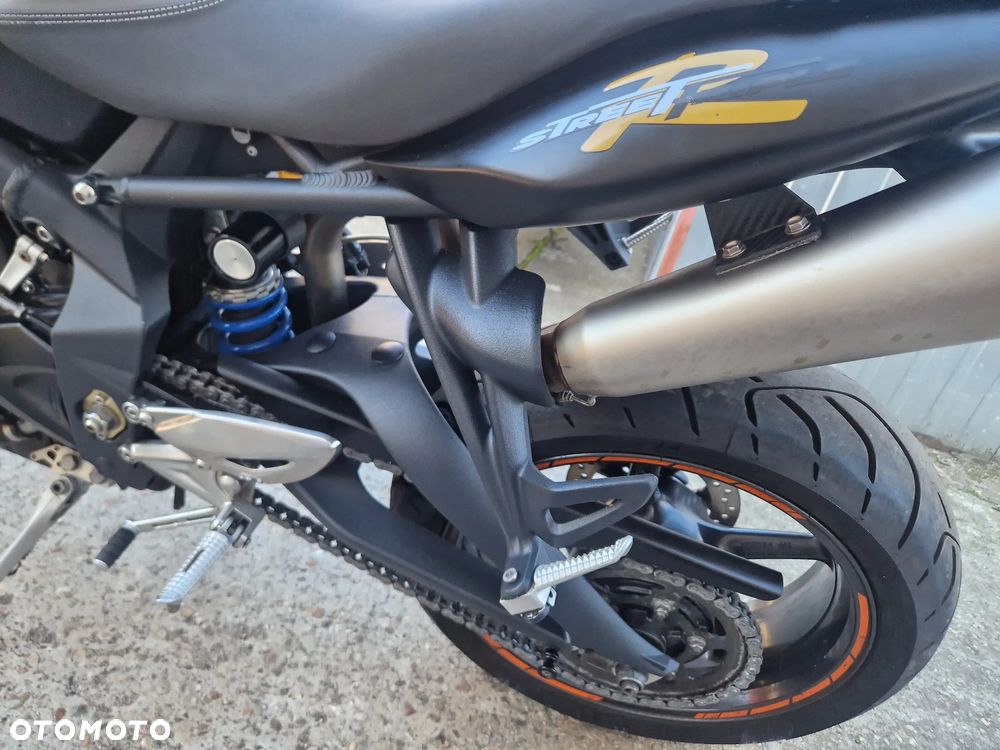 Triumph Street Triple - 27