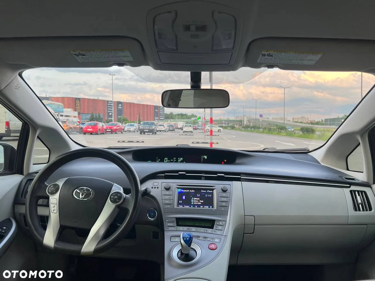 Toyota Prius (Hybrid) Life - 11