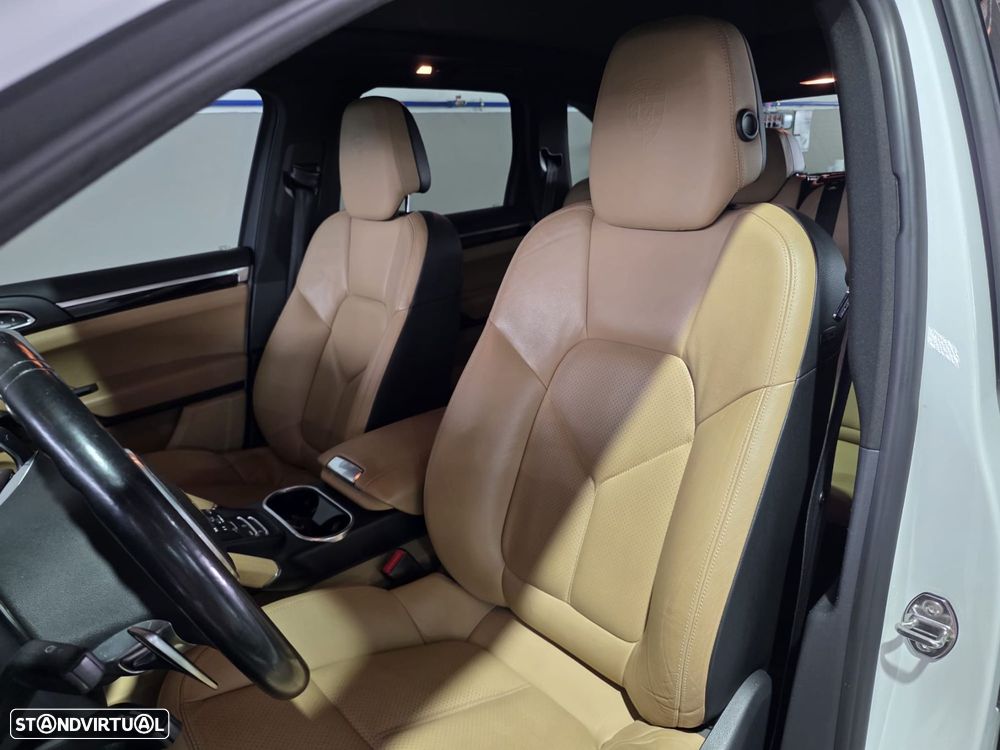 Porsche Cayenne - 15