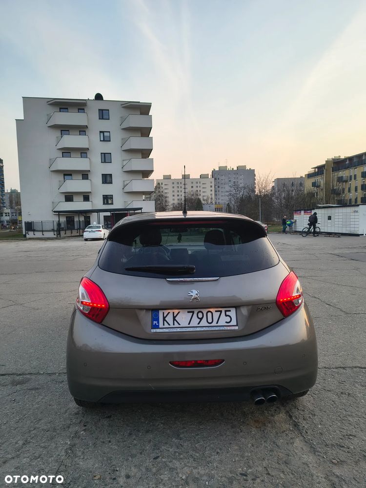 Peugeot 208 - 5