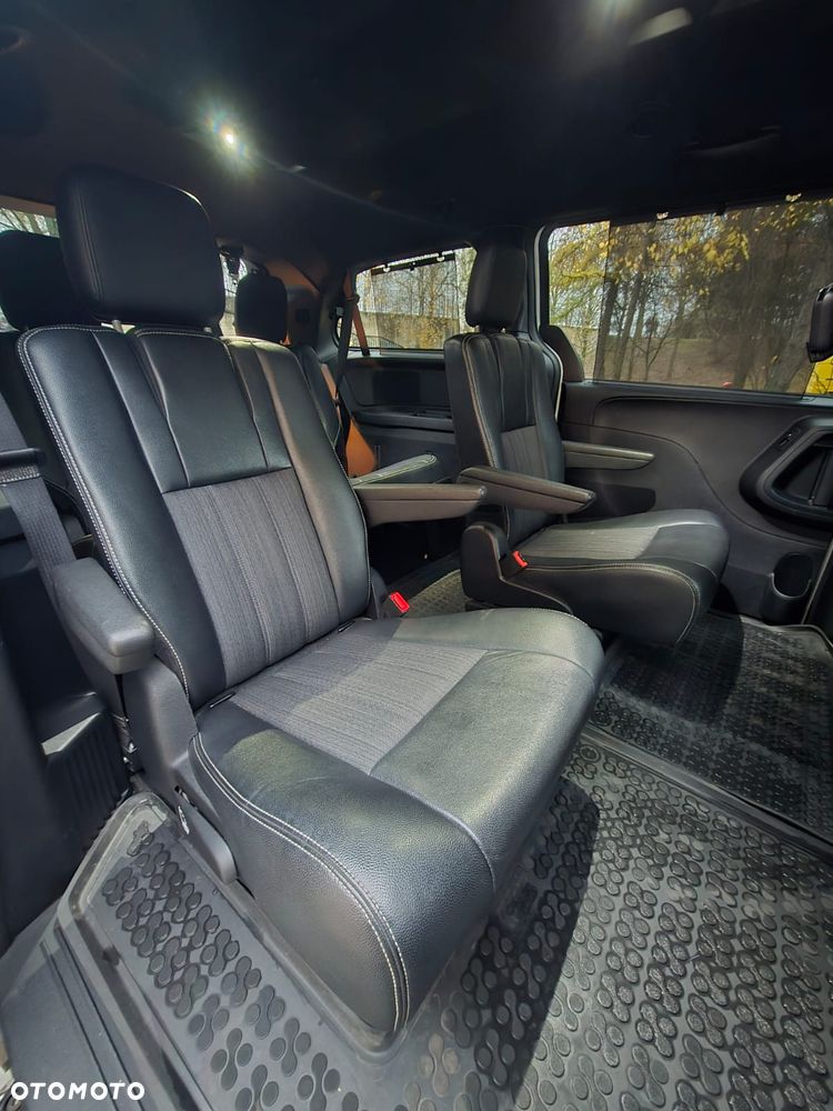 Chrysler Town & Country 3.6 Limited - 6