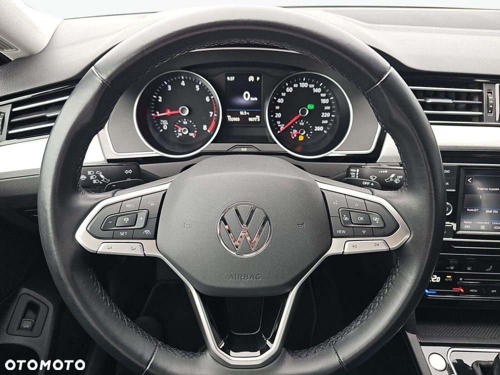 Volkswagen Passat - 22