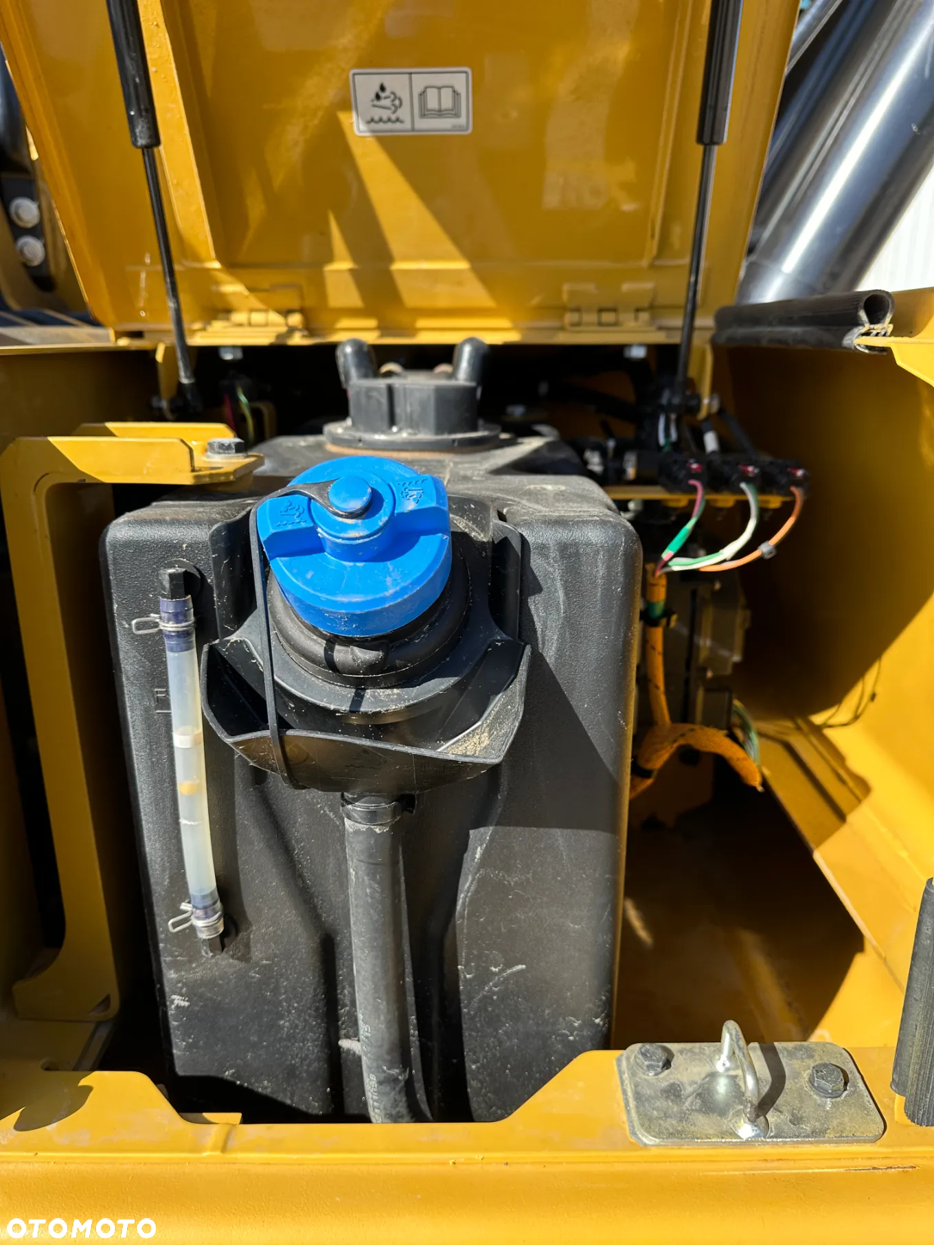 Caterpillar 323 - 29